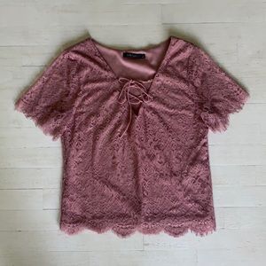 Pink lace short sleeve top from the Buckle. Sz S